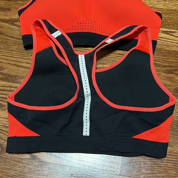 Brand new Nike sports bras - Picture 2 of 3